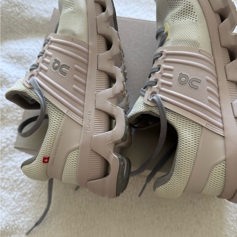 ON Running Cloudstratus Sneakers in Gray and Cream